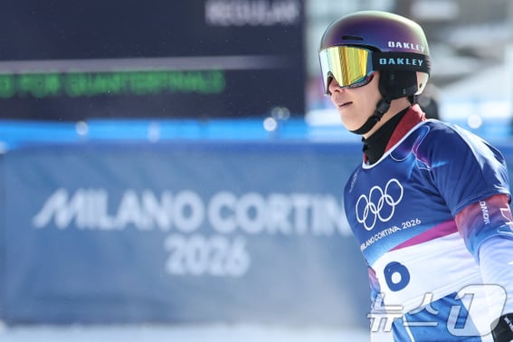 '大衝撃' ワールドカップ優勝者の屈辱··· スノーボードのイ・サンホ、46歳のベテランに16強で敗退 [ミラノオリンピック]