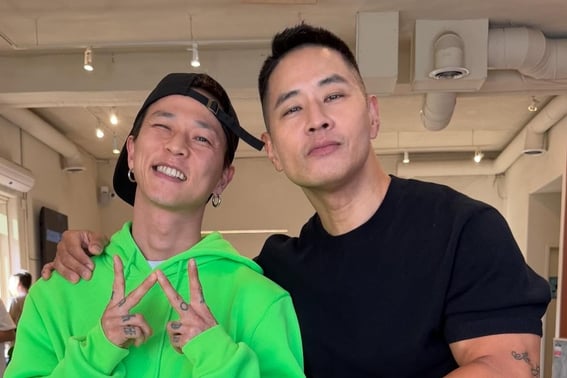 Профессор Поппин Хён Чжун, профессор, который был сокращен из-за сексуальных домогательств со стороны учеников, и Ю Сын Джун, «Уклонение от службы» и «Весёлое время».