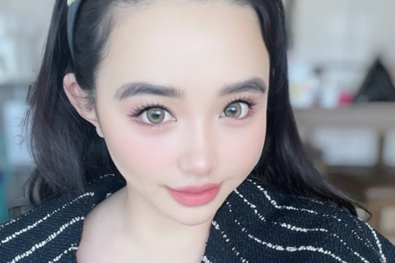 「活動停止」パク・ボム、濃いメイクを落とした..近況を見て笑顔を取り戻した