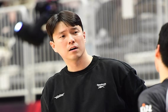 '前代未聞の監督遅刻事件' キム・ヒョボム、説明もせず→出張停止なし、罰金は300万円のみ