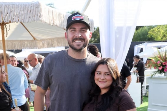 Con gái của người chiến thắng Dodgers đã lên thiên đường.→ Chân thành gửi đến các cầu thủ TOR của đội đối thủ: "Có một điều còn lớn hơn cả bóng chày"."