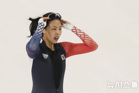 «Теперь я тоже пойду на площадь Дуумо." Ли На Хён, поселившись на 500 м и 1000 м «Топ-10» на первых Олимпийских играх, сказал: «Через 4 года это настоящий Подиум». [Сцена в Милане]