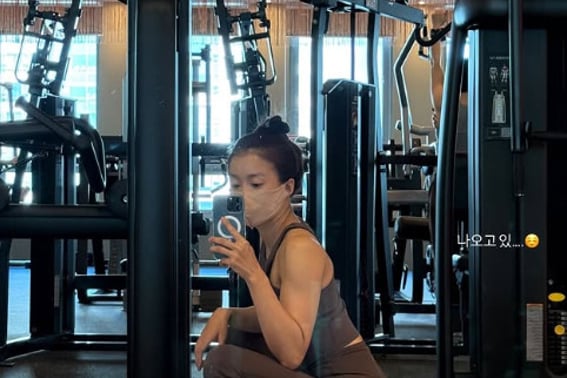 Lee Si Young, có đúng là sinh con thứ hai không vậy? Cơ bắp săn chắc của D line biến mất hoàn toàn