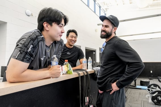 '泣きながら' 韓国を離れた外国人、2年連続でLGキャンプを訪れ '意味深'な一言 "戻りたい気持ちがある、すべての選手が恋しい"