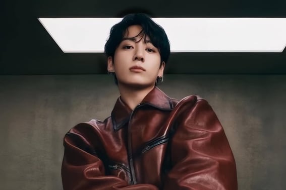 "На подписание контракта с Чонгуком ушло 18 месяцев", Чонгук из BTS выбрал U-blo Amber Sander.