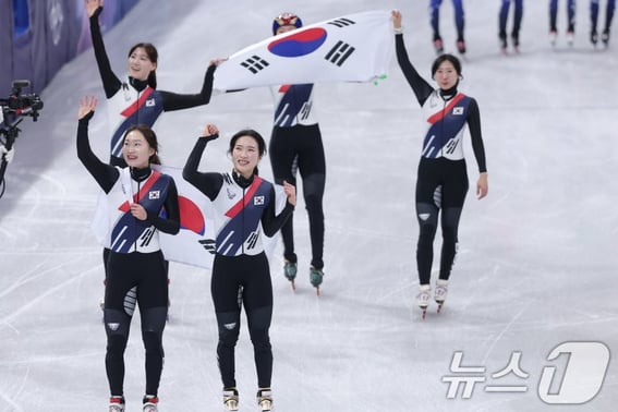 Tổng thống Yi chúc mừng huy chương vàng môn trượt băng tốc độ cự ly ngắn nữ "Tất cả nỗ lực tập hợp thành quả vàng" [Thế vận hội Milan]