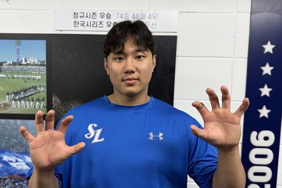 'スター賞出身'のチャンスン兄、1年ぶりに高校生のロールモデルに！ 20歳の若いライオンが「どうやって」後輩たちを魅了したのか