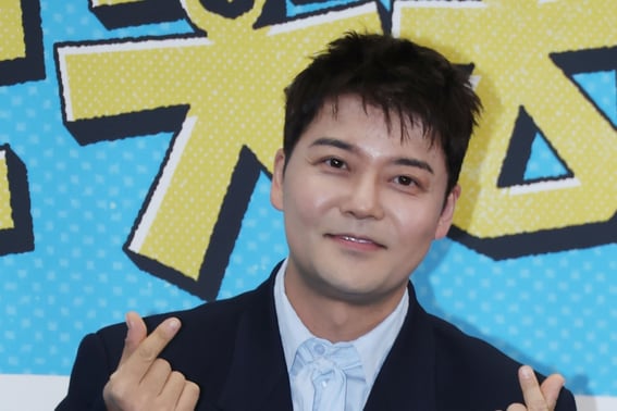 Jeon Hyun Moo quyên góp 20 triệu won trong cuộc đình công của KBS. [lỗ tai trên bàn thờ]