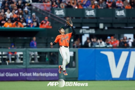 [breaking news] "Goosebumps." Lee Junghoo, fantastic bodhisattva! From the first at-bat of the exhibition game of 'hit + score', he flew properly. 'RF perfect showcase.'