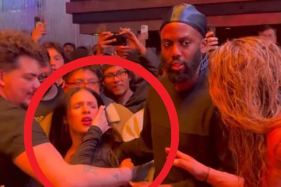 '衝撃' 美貌の女性ファンの顔に'蹴り'を放った··· WWEレスリング場で前代未聞の事態「電話が壊れ、女性が気絶」