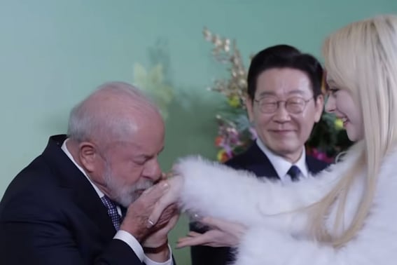 ガールズグループに手キスしたルラ大統領..ブラックスワンのガビ、青瓦台の晩餐会で「大変光栄です」 [スター・イシュー]