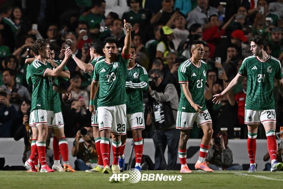 "Groups Like Korea" Mexico wins 4-0 against Iceland at home