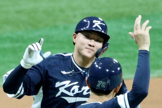 "イ・ジェウォン1番-チョン・ソンホ2番で行く" 驚きのLGテーブルセッター、KT-サムスン-KIAの3連戦に挑む [沖縄の現場]