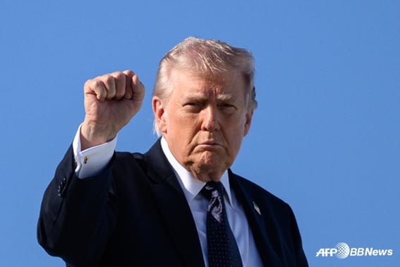 "Vì Trump ngốc nghếch..." Huyền thoại Liverpool, cô lập ở Trung Đông → "đổ đạn pháo lên đầu" tại ngã ba sinh tử