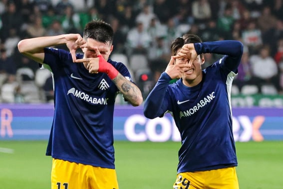 Kim Min Soo bùng nổ với màn trình diễn ăn mừng trong phim 'Người thừa kế Son Heung Min'