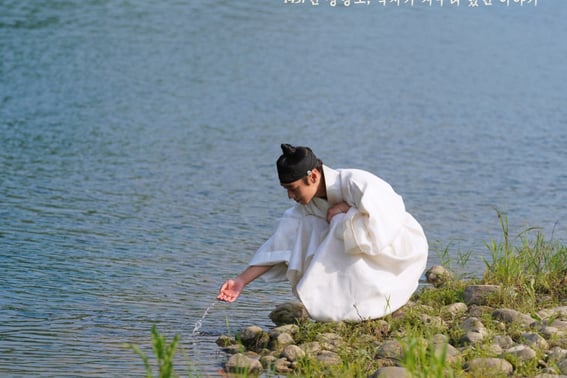 玩水的朴志训《与王一起生活的男人》按下了观众的"眼泪按钮"