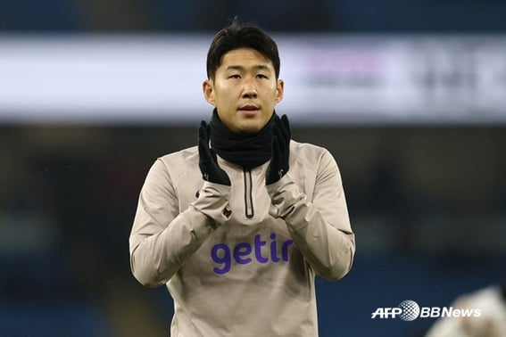 'ソン・フンミンのいない'トッテナムの惨めな没落··· ファンの「ナチス敬礼」ショックにUEFAが罰金爆弾と処分まで