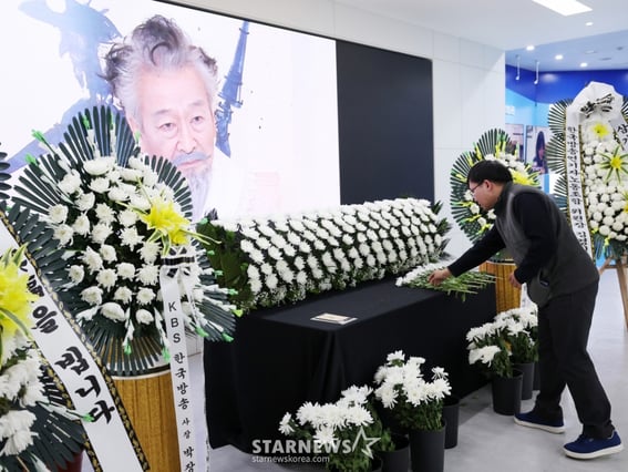 KBS에 마련된 故이순재 시민 분향소