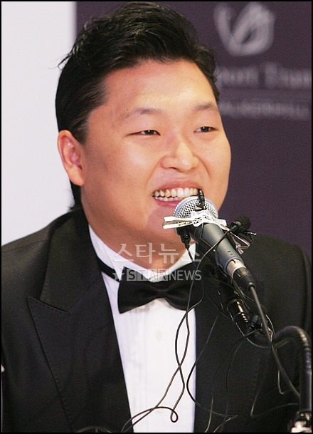 기자회견 갖는 싸이 ⓒ<홍기원 인턴기자>