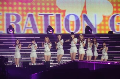 지난 14일 일본 도쿄돔서 열린 '뮤직뱅크'에서 소녀시대가 공연하고 있다 <사진=KBS 제공>