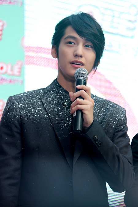 김범