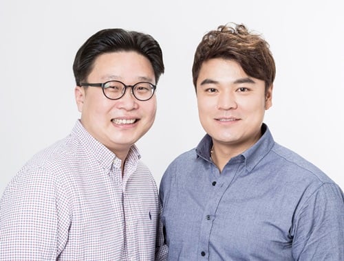 추신수 선수와 포즈를 취한 서경덕 교수. /사진=서경덕 교수