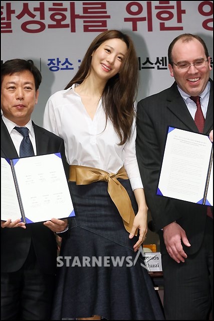 배우 수현(가운데)/사진=임성균 기자