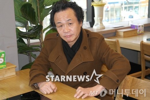 학교를 다니지않는 아마추어 선수에게 경기는 많지않았다. 그럴때는 임시로 특정학교에 적을 올려 경기에 나서기도 했다.