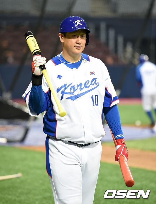 대타로 나서 뜬공으로 물러난 이대호. /사진=OSEN