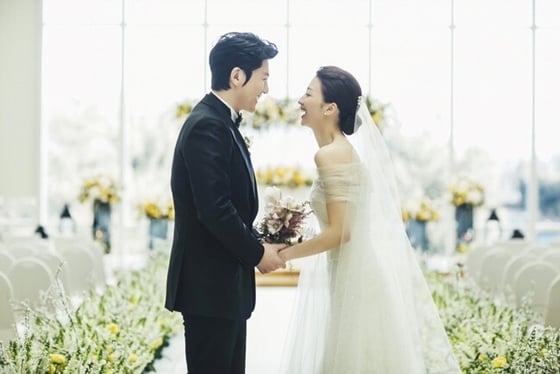 배우 류수영(왼쪽)과 박하선/사진제공=플라이업엔터테인먼트
