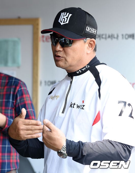김진욱 감독.