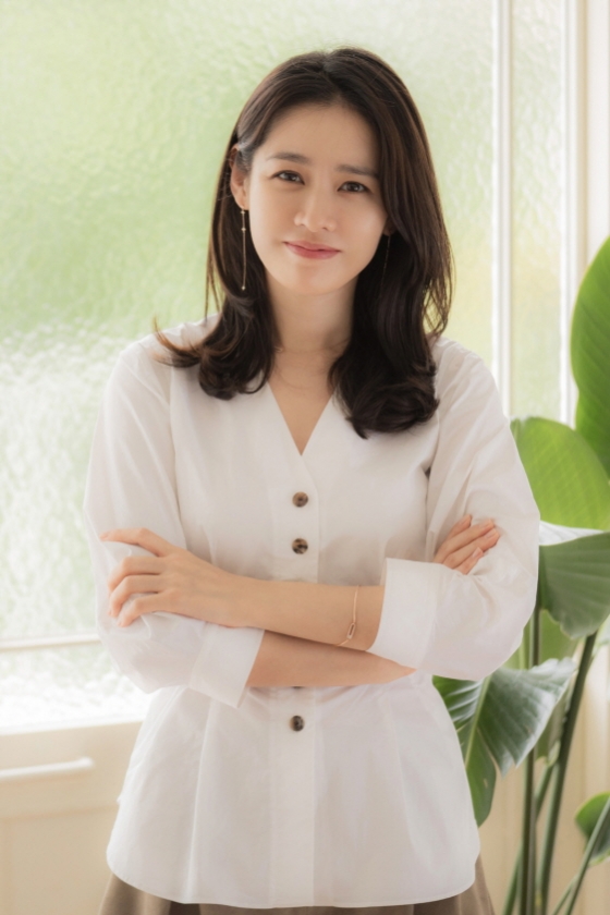 손예진의 할리우드 진출작 '크로스' 촬영이 연기됐다.