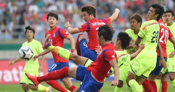 사진은 2014 인천 아시안게임 남자 축구 8강 한국과 일본의 경기. 사진제공=뉴스1