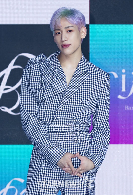 그룹 갓세븐(GOT7) 뱀뱀이 15일 오후 온라인 생중계로 진행된 첫 번째 솔로 미니앨범 '리본'(riBBon) 발매 쇼케이스에 앞서 포즈를 취하고있다. /사진제공=어비스컴퍼니 2021.06.15 /사진=이동훈 기자 photoguy@