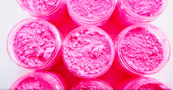 스튜어트 셈플의 핑크 염료(Semple's PINK). 사진제공= Stuart Semple, 'I'm sharing the world's pinkest pink with everyone except Anish Kapoor', Facebook.