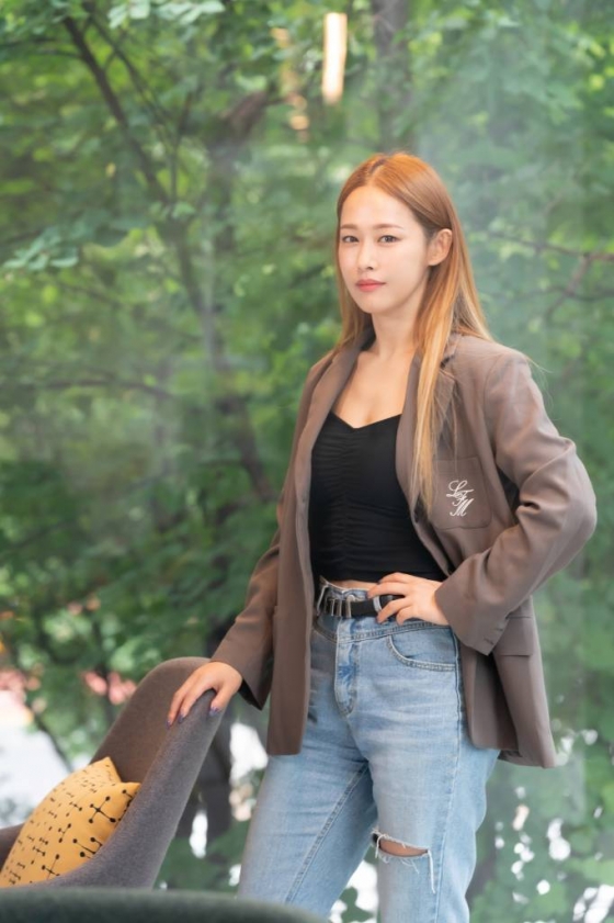 엠넷 음악프로그램 '걸스플래닛999 : 소녀대전'의 심사위원인 댄스 전문가 장주희가 본지와의 인터뷰를 위해 포즈를 취하고 있다. /사진제공=CJENM 2021.10.08 /사진=이동훈 기자 photoguy@