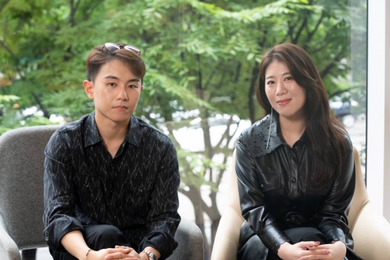 엠넷 음악프로그램 '걸스플래닛999 : 소녀대전'의 심사위원인 보컬 전문가 임한별, 조아영이 본지와의 인터뷰를 위해 포즈를 취하고 있다. /사진제공=CJENM 2021.10.08 /사진=이동훈 기자 photoguy@