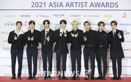 그룹 스트레이 키즈가 2일 오후 서울 강서구 등촌동 KBS 아레나에서 열린 2021 Asia Artist Awards (2021 아시아 아티스트 어워즈, 2021 AAA) 레드카펫에서 포즈를 취하고 있다.  스타뉴스가 주최하고 AAA 조직위원회가 주관하는 AAA는 어디에서도 보지 못했던 새로운 무대를 선보이며 전 세계 팬들의 눈과 귀를 사로잡아 명실상부 NO.1 글로벌 시상식으로 거듭났다. /사진=AAA 기자 star@