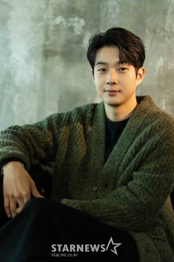 배우 최우식이 4일 오전 온라인으로 진행된 영화 '경관의 피' 인터뷰에 앞서 포즈를 취하고 있다. <제공=에이스메이커무비웍스> 2022.02.04 /사진=임성균 기자 tjdrbs23@