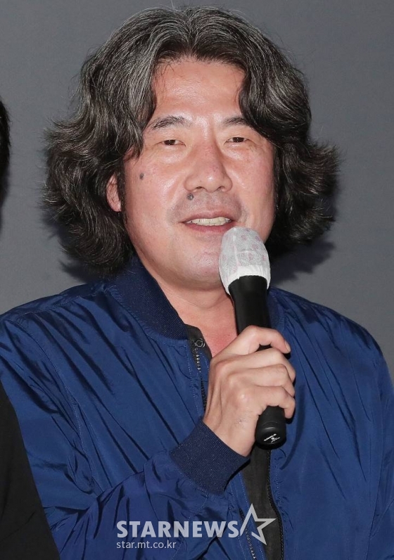 배우 오달수가 13일 오후 서울 송파구 파크하비오점에서 열린 독립영화 '요시찰' 언론시사회에 참석해 인사말을 하고 있다. '요시찰'은 모든 것이 통제 되고, 정해진 규정 안에서 살아야하는 감옥을 배경으로, 그 속에서 일어나는 사건을 그린 작품이다. 2021.10.13 /사진=김창현 기자 chmt@