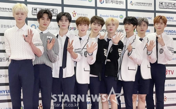 그룹 크래비티가 18일 오후 서울 송파구 잠실 올림픽주경기장에서 진행된 '2022 드림콘서트' 포토월 행사에 참석해 포즈를 취하고 있다. 2022.06.18 /사진=김창현 기자 chmt@