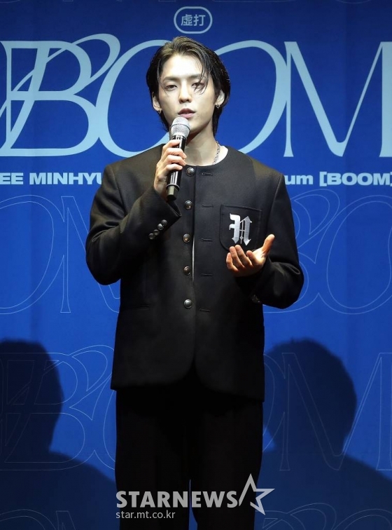 비투비 이민혁이 27일 오후 서울 용산구 한남동 블루스퀘어에서 열린 두 번째 정규앨범 'BOOM' 발매기념 쇼케이스에 참석해 인사말을 하고 있다. 이민혁의 이번 앨범 타이틀곡 'BOOM'은 웡크 트랩 스타일의 강렬한 비트가 인상적이며 낯섦에서 오는 새로운 설렘을 담아낸 곡이다. 2022.06.27 /사진=김창현 기자 chmt@