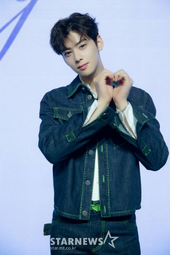 그룹 아스트로(ASTRO) 차은우가 16일 오후 온라인으로 진행된 3집 앨범 발매 기념 쇼케이스에서 포즈를 취하고 있다. 2022.05.16 <사진=판타지오> /사진=임성균 기자 tjdrbs23@