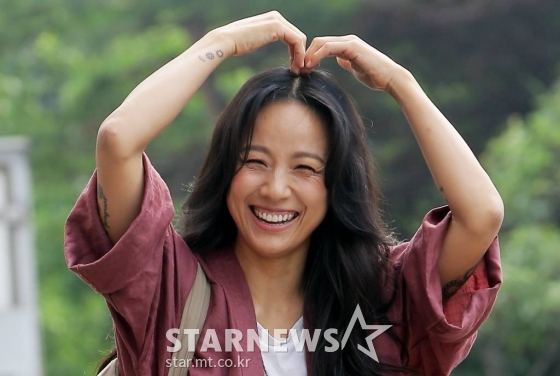 가수 이효리가 30일 오전 서울 영등포구 여의도동 KBS별관에서 진행된 '해피투게더' 녹화에 참석하고 있다. /사진=김창현 기자 chmt@