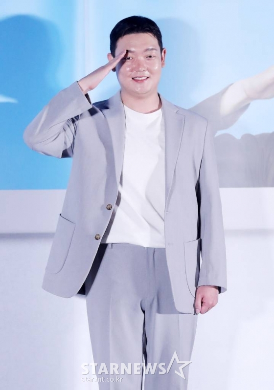 배우 김민호가 10일 오후 서울 용산구 아이파크몰 CGV에서 진행된 영화 '육사오' 언론시사회 및 기자간담회에 참석해 포즈를 취하고 있다. '육사오'는 바람을 타고 군사분계선을 넘어가버린 57억 1등 로또를 둘러싼 남북 군인들간의 코믹 접선극이다. 오는 24일 개봉. 2022.08.10 /사진=김창현 기자 chmt@