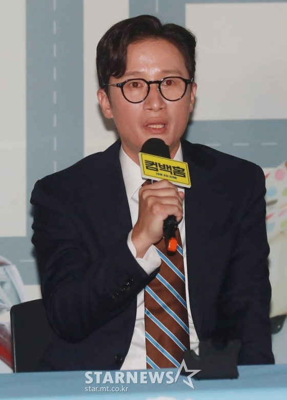 배우 송새벽이 15일 오후 서울 CGV용산아이파크몰에서 진행된 영화 '컴백홈'(감독 이연우) 언론시사회에 참석해 질문에 답하고 있다. 모든 것을 잃고 15년 만에 고향으로 내려오게 된 무명 개그맨 기세(송새벽 분)가 거대 조직의 보스가 되면서 벌어지는 이야기 '컴백홈'은 10월 5일 개봉예정이다. /2022.09.15 /사진=이동훈 기자 photoguy@
