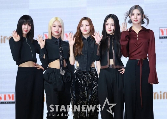 걸그룹 미미로즈(mimiirose)가 16일 오후 서울 광진구 예스24라이브홀에서 진행된 데뷔 앨범 'AWESOME' 발매기념 쇼케이스에서 포즈를 취하고 있다. 가수 임창정이 프로듀싱한 첫 걸그룹 '미미로즈'의 데뷔 앨범에는 타이틀곡 '로즈'(Rose)를 비롯해 '루루루'(Lululu), '킬 미 모어'(Kill Me More), '로즈' 인스트루먼탈 버전까지 총 4곡이 수록됐다. /2022.09.16 /사진=이동훈 기자 photoguy@