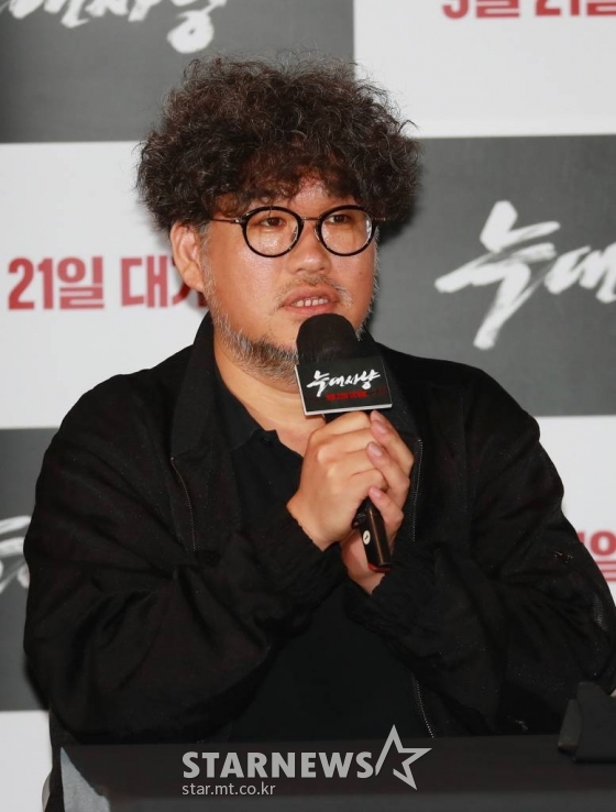 김홍선 감독이 19일 오후 서울 CGV용산아이파크몰에서 진행된 영화 '늑대사냥'(감독 김홍선) 언론시사회에 참석해 질문에 답하고 있다. /2022.09.19 /사진=이동훈 기자 photoguy@