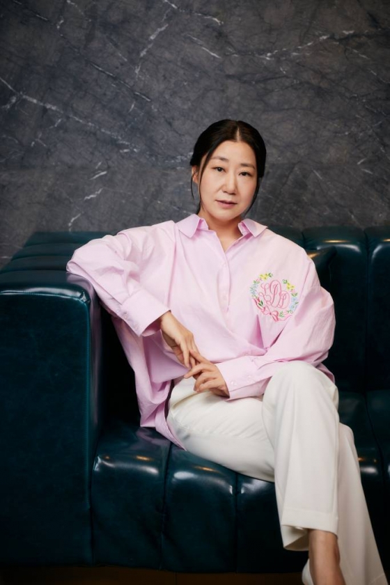 영화 '정직한 후보2'(감독 장유정)의 주연배우 라미란이 23일 진행된 인터뷰를 위해 포즈를 취하고 있다. 화려한 복귀의 기회를 잡은 전 국회의원 '주상숙'(라미란 분)과 그의 비서 '박희철'(김무열 분)이 '진실의 주둥이'를 쌍으로 얻게 되며 더 큰 혼돈의 카오스로 빠져드는 코미디 영화 '정직한 후보2'는 오는 28일 개봉된다. /사진제공=NEW 2022.09.23 /사진=이동훈 기자 photoguy@