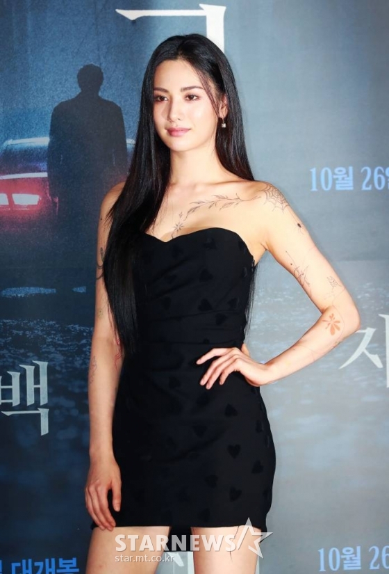 배우 나나가 20일 오전 서울 광진구 롯데시네마 건대입구점에서 진행된 영화 '자백'(감독 윤종석) 제작발표회에 참석해 포즈를 취하고 있다. 밀실 살인 사건의 용의자로 지목된 유망한 사업가 유민호(소지섭)와 그의 무죄를 입증하려는 승률 100% 변호사 양신애(김윤진)가 숨겨진 사건의 조각을 맞춰나가며 벌어지는 이야기를 그린 영화 '자백'은 10월 26일 개봉예정이다. /2022.09.20 /사진=이동훈 기자 photoguy@